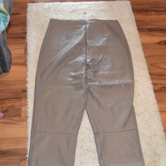 NWT Fabletics Vegan Leather pull on Leggings - Willow Bark - Picture 4 of 5